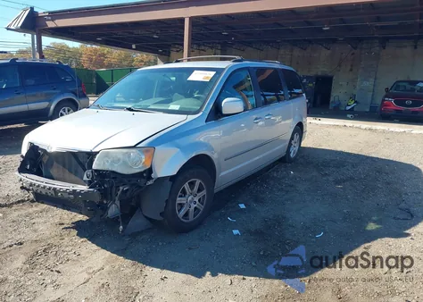 2010 Chrysler Town & Country Touring from USA, damaged, VIN 2A4RR5D16AR176131